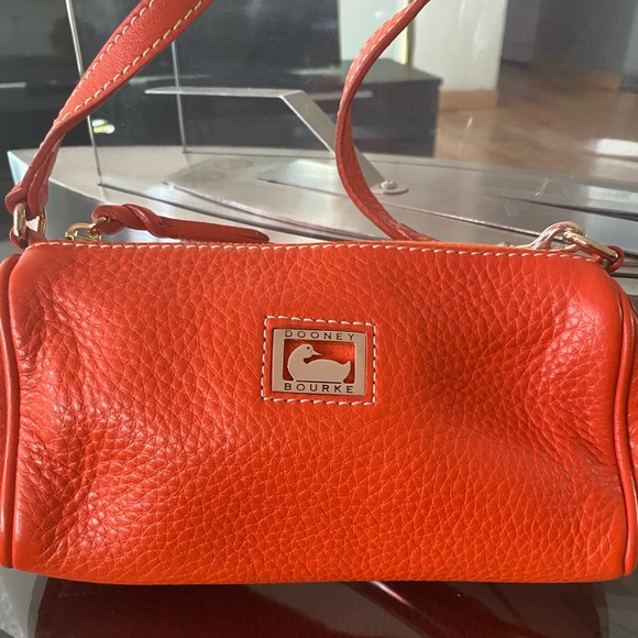 Dooney & Bourke Mini Leather Handbag Like New 8”L X 5”H X 2”D‼️❤️🔥🙏🏽🔥❤️🔥❤️ - Picture 1 of 6